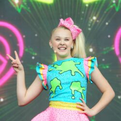 How tall is JoJo Siwa