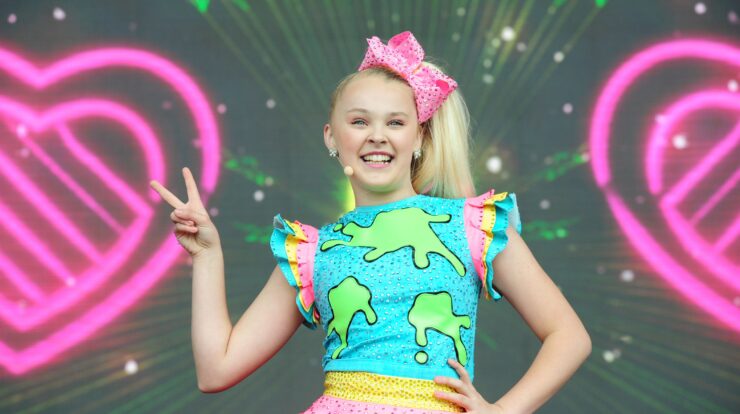 How tall is JoJo Siwa